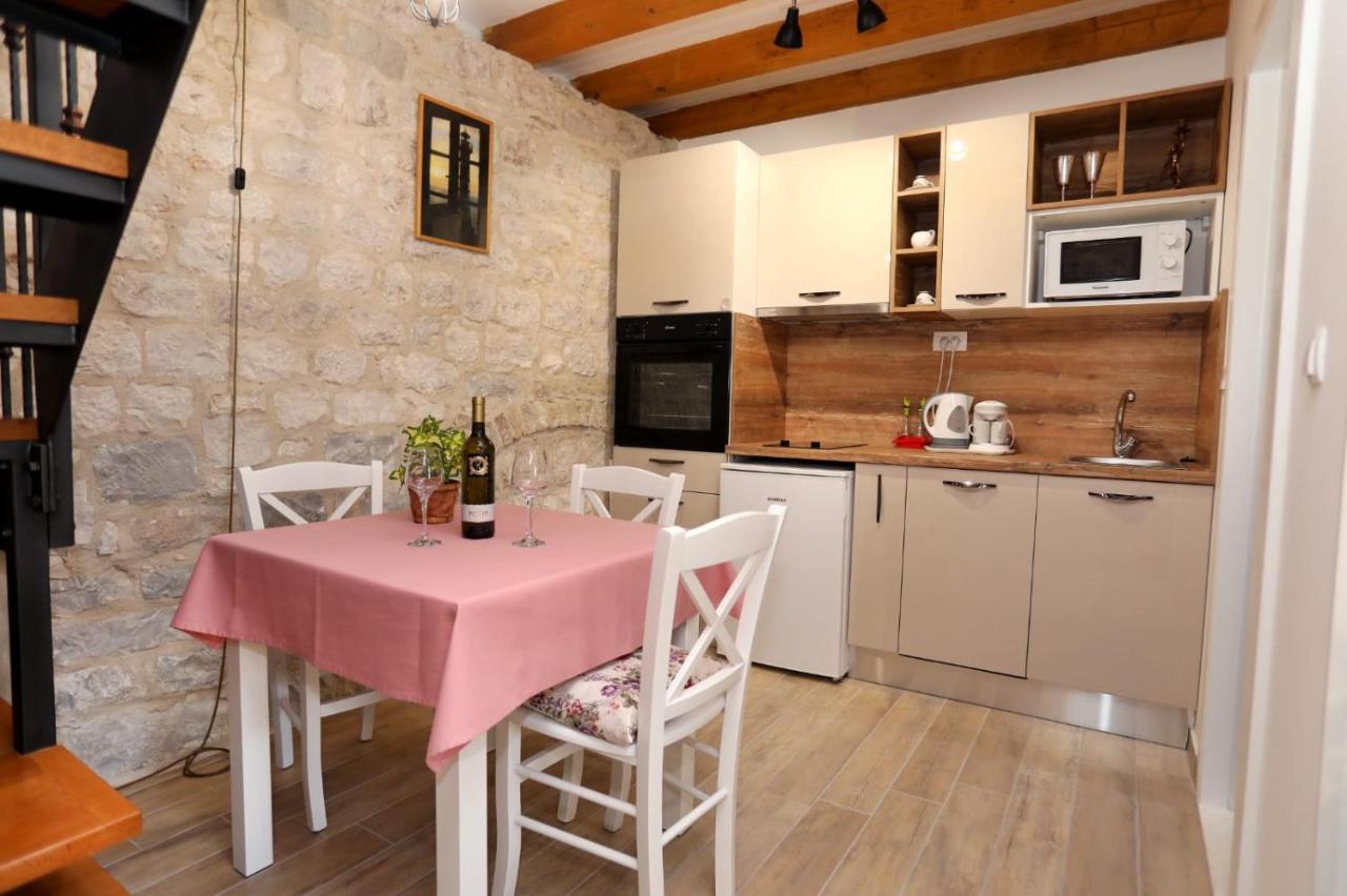 Studio Apartman Mihaella Каштела Экстерьер фото