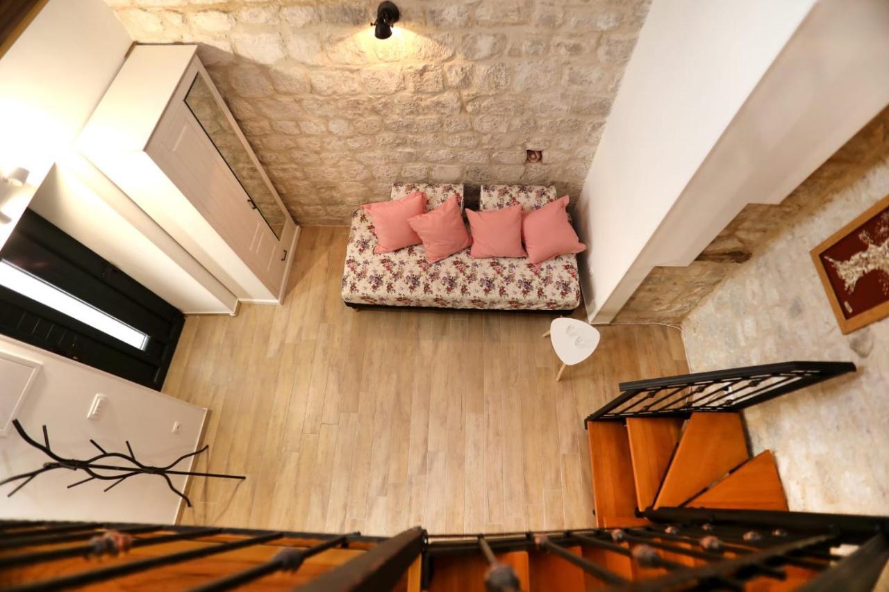 Studio Apartman Mihaella Каштела Экстерьер фото