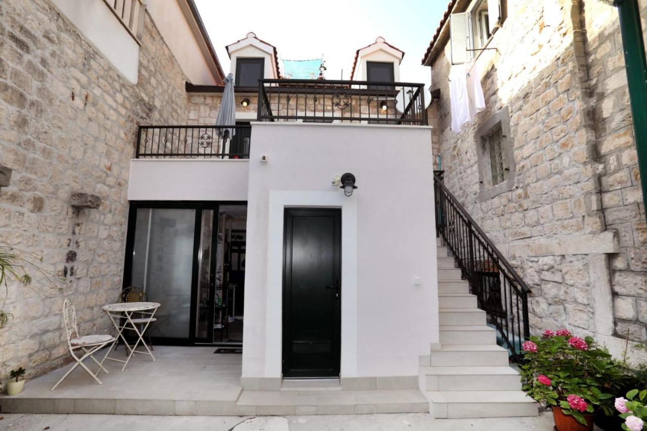 Studio Apartman Mihaella Каштела Экстерьер фото